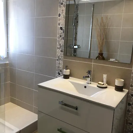 Apartamento Calme Et Charmant Studio A Deux Pas Du Centre Historique D *