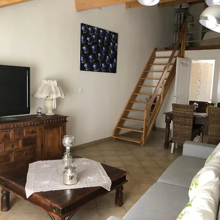Apartamento Calme Et Charmant Studio A Deux Pas Du Centre Historique D *