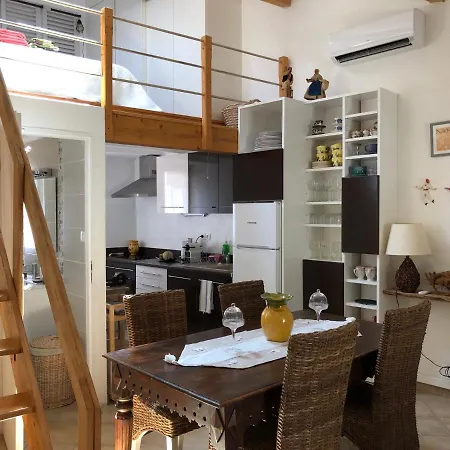 Calme Et Charmant Studio A Deux Pas Du Centre Historique D Apartamento