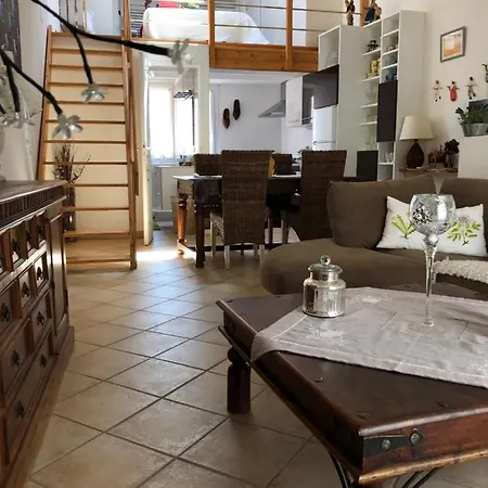 Calme Et Charmant Studio A Deux Pas Du Centre Historique D Uzès